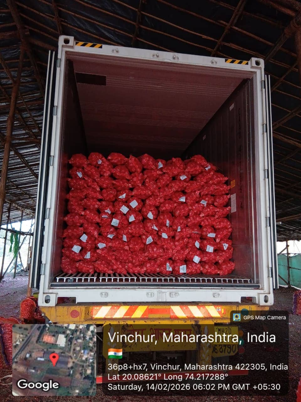 Container loading and reefer handling of produce at port — photo 5